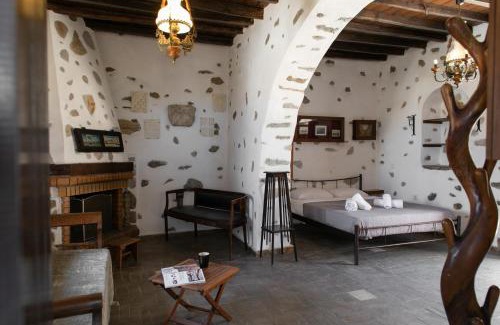 Glinado Casa | Themed House "Castle Halaros" View 17th century