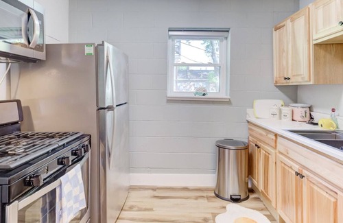 Downtown Memphis Apartamento | Themed Lux Loft with King Bed, Free Parking & Wi-Fi