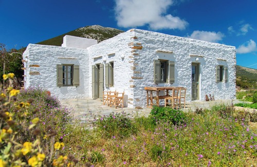 Apollonia Casa | Themonies, a collection of converted traditional Cycladic barns.