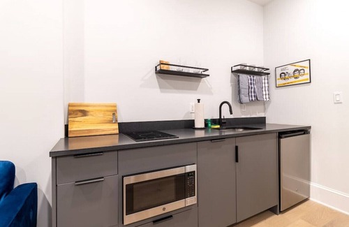 Gayborhood Apartamento | Thena Hotel - Beautiful 1 Bedroom