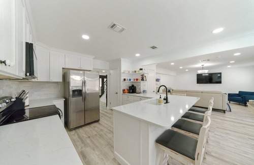 North Central Thousand Oaks Casa | theOAKloft-Heated Pool / HotTub- Games - Bring Fido- Memorable Experience