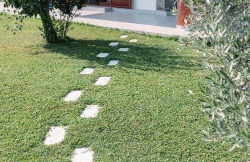 Alexandroupoli Apartamento | Theoni’s country house with garden and sea view