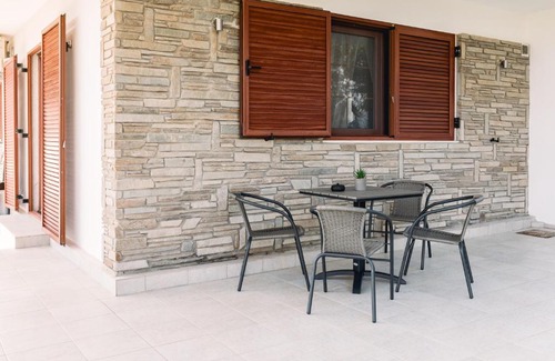Alexandroupoli Apartamento | Theoni’s country house with garden and sea view