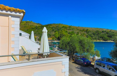 Agios Stefanos Apartamento | Theophilos Ena