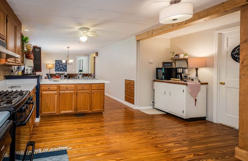 Buford Casa | There’s only one way to tackle life, enjoy a day at the Lake!