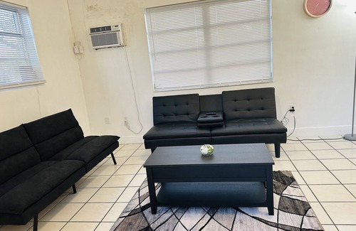 Ives Estates Casa | These is super clean apartment next to my home close to beach and aventura mal