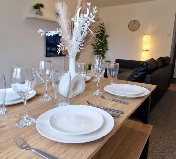 Cathays Apartamento | Thesiger Court Apartments - Free Private Parking - by Property Promise