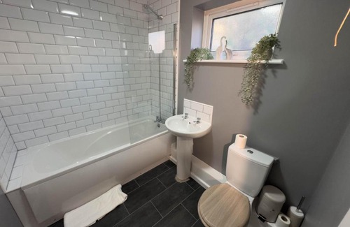 Cathays Apartamento | Thesiger Court Apartments - Free Private Parking - by Property Promise