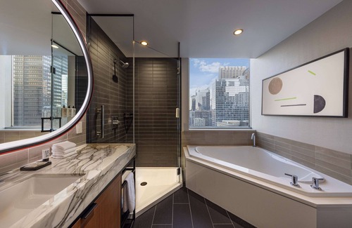 Downtown Chicago Hotel | theWit Chicago, a Hilton Hotel