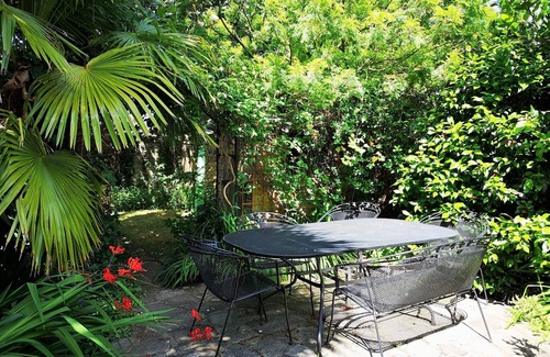 Seaview Cabaña | Thin End, Seaview - a cottage that sleeps 4 guests in 3 bedrooms