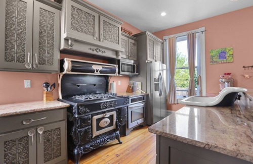 Washington Casa | Third Floor Bed w/private bath