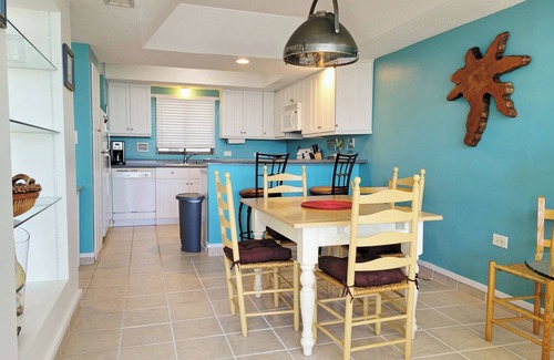 North Litchfield Beach Condominio | Third Floor Condo Across from Beach Access, Balcony, Pool, Grill Area, Elevator