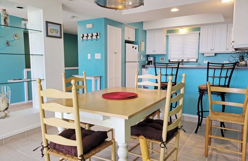 North Litchfield Beach Condominio | Third Floor Condo Across from Beach Access, Balcony, Pool, Grill Area, Elevator
