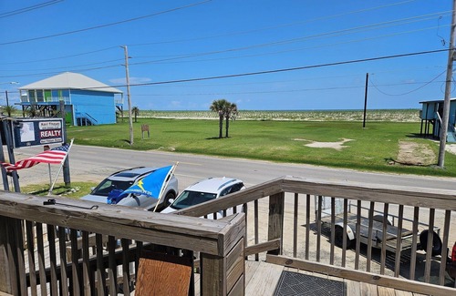 Grand Isle Casa | Thirsty Prairie Bungalow 2269 Hwy 1 Grand Isle, La. 70358