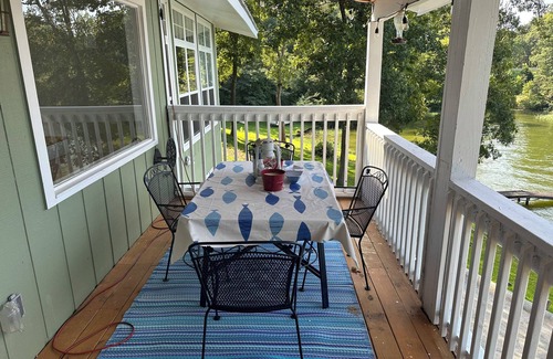 Cook Springs Casa | This 4 bedroom, 4 bath home sits on a peaceful cove on Logan Martin Lake