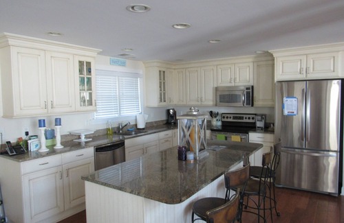 North End Casa | This 5 bedroom, 3 1/2 bath luxury house sleeps 10 and is located in a beach block