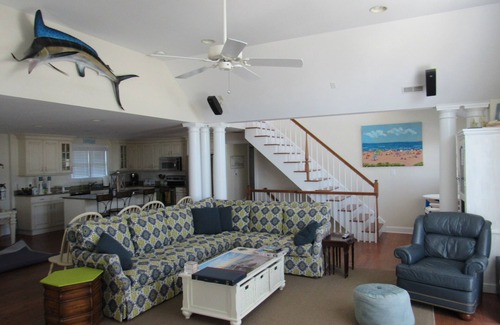 North End Casa | This 5 bedroom, 3 1/2 bath luxury house sleeps 10 and is located in a beach block