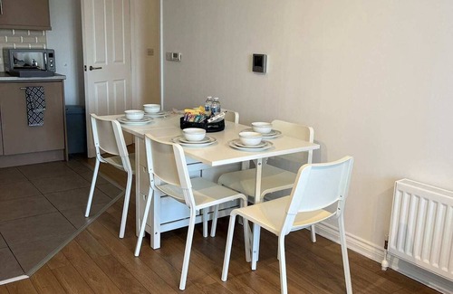 Cathedral Quarter Apartamento | This apartment is a 2 bedroom(s), 2 bathrooms, located in Belfast, Northern Ireland.
