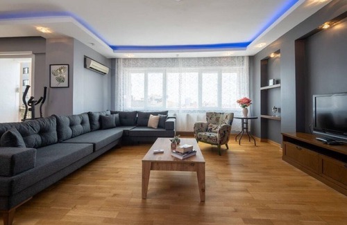 Gayrettepe Apartamento | This apartment is a 3 bedroom(s), 2 bathrooms, located in Beşiktaş, İstanbul.