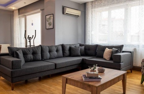 Gayrettepe Apartamento | This apartment is a 3 bedroom(s), 2 bathrooms, located in Beşiktaş, İstanbul.