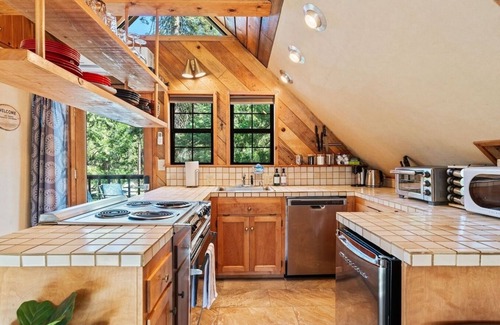 West Village Apartamento | This apartment is a 1 bedroom(s), 1 bathrooms, located in Shaver Lake, CA.