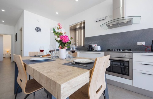 Mellieħa Heights Apartamento | This apartment is a 2 bedroom(s), 2 bathrooms, located in Il-Mellieħa, null.