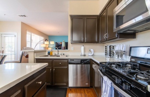 Valencia Apartamento | This apartment is a 2 bedroom(s), 2 bathrooms, located in Santa Clarita, CA.