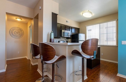 Valencia Apartamento | This apartment is a 2 bedroom(s), 2 bathrooms, located in Santa Clarita, CA.