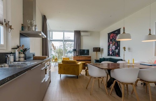 Burgh-Haamstede Casa | This attractive chalet is located in a beautiful location at the back of Schouwenduin, surrounded by