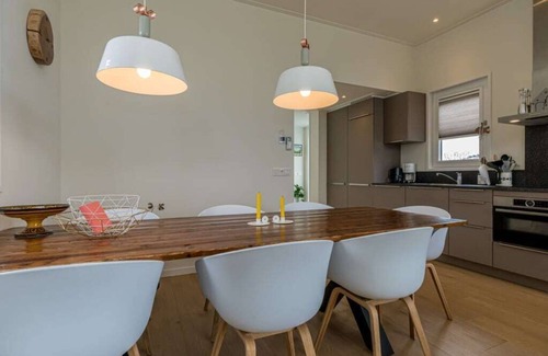Burgh-Haamstede Casa | This attractive chalet is located in a beautiful location at the back of Schouwenduin, surrounded by