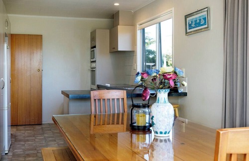 Taupo Cabaña | Este Bach lo tiene todo - Rainbow Point Holiday Home