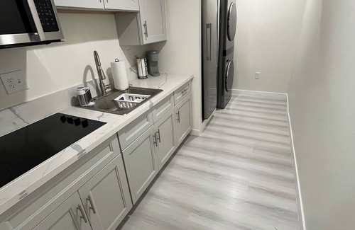 Willmore Casa | This basement apartment has its own private entrance. Near downtown Long Beach