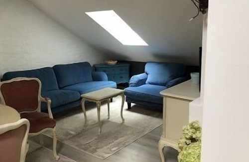 Hamburg-Barmbek Apartamento | This beautiful attic apartment for max. 4 persons (+ baby) is located in our apartment house Kunaustraße.