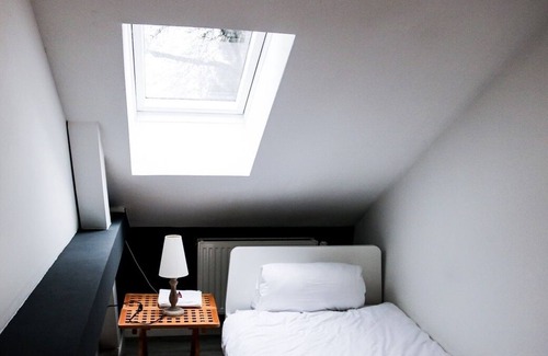 Hamburg-Barmbek Apartamento | This beautiful attic apartment for max. 4 persons (+ baby) is located in our apartment house Kunaustraße.