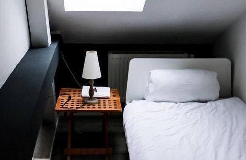 Hamburg-Barmbek Apartamento | This beautiful attic apartment for max. 4 persons (+ baby) is located in our apartment house Kunaustraße.