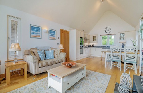 Winsham Cabaña | 2 bedroom accommodation in Cricket St Thomas, near Chard