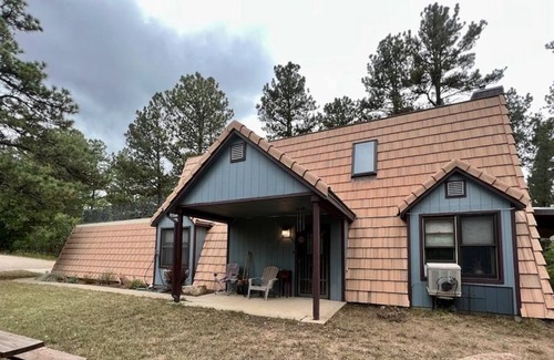 Beulah Casa | This Beautiful Secluded home; mountain views and over 3 acres; Park/Coffee Shop