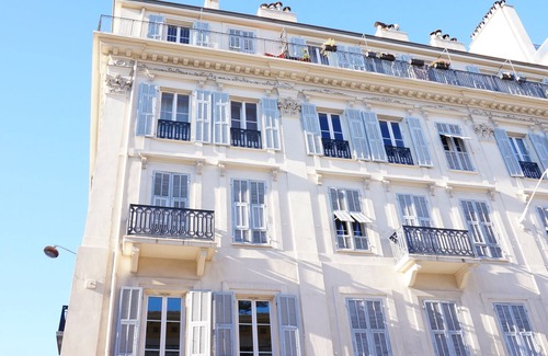 Carabacel Apartamento | Este amplio y luminoso apartamento está situado en el corazón de la ciudad.