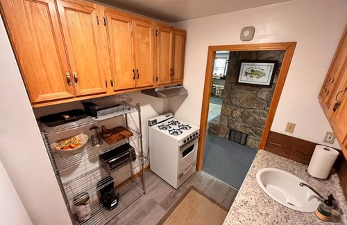 Mars Hill Cabina | This cabin is a 2 bedroom(s), 1 bathrooms, located in Mars Hill, NC.