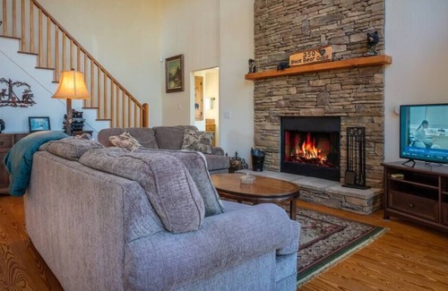 Marble Cabina | Beautiful, quiet & secluded 3 Bedroom 3.5 Bath country cabin in Cherokee County, NC