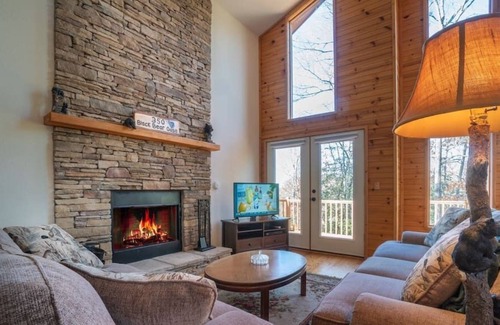 Marble Cabina | Beautiful, quiet & secluded 3 Bedroom 3.5 Bath country cabin in Cherokee County, NC
