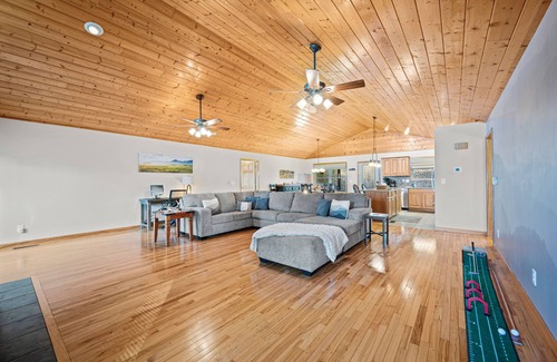 Kodak Cabina | This cabin is a 3 bedroom(s), 2.5 bathrooms, located in Kodak, TN.