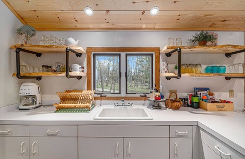 Harbor Springs Cabina | This cabin is a 2 bedroom(s), 1 bathrooms, located in Harbor Springs, MI.
