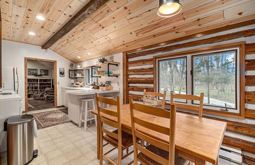 Harbor Springs Cabina | This cabin is a 2 bedroom(s), 1 bathrooms, located in Harbor Springs, MI.
