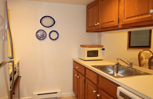 Chautauqua Condominio | This centrally located Chautauqua Institution, 2nd floor condo is adjacent to Bestor Plaza
