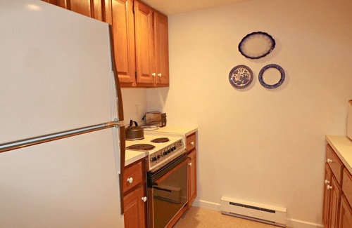 Chautauqua Condominio | This centrally located Chautauqua Institution, 2nd floor condo is adjacent to Bestor Plaza