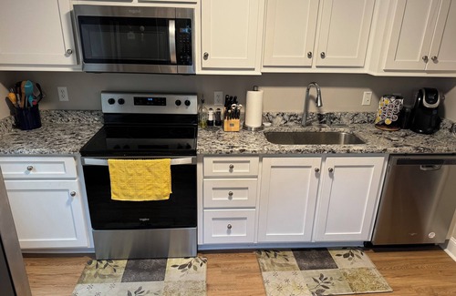Sumter Casa | This charming 2-bed, 1-bath house offers a warm sanctuary for those on the go.