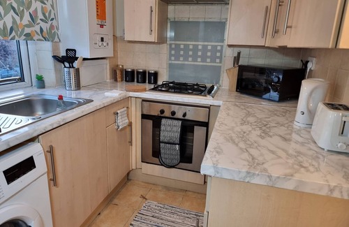 Harlington Casa | This charming house with balcony