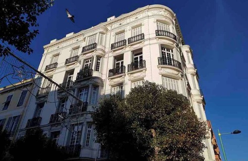 Menton Condominio | This condominium is a 2 bedroom(s), 2 bathrooms, located in Menton, Provence-Alpes-Côte d'Azur.
