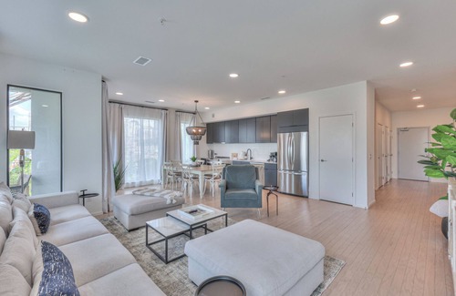 North Capitol Condominio | This condominium is a 3 bedroom(s), 2.5 bathrooms, located in Nashville, TN.